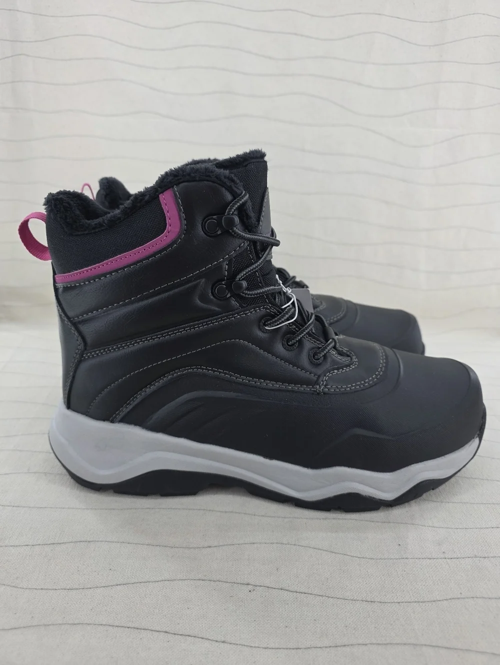Khombu Womens Riley Black Shell Lace-up Winter Snow Hiking Boots Size 10 NEW